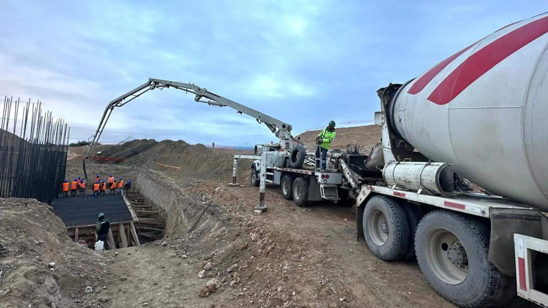 Cemex empresa autopista mante campo